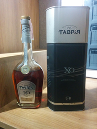 Коньяк Tavria XO 9 лет выдержки 0.5 л 40% в подарочной упаковке (4820000620826) фото от покупателей 2