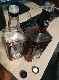 Теннессі Віскі Jack Daniel's Old No.7 0.7 л 40% (5099873089798_5099873009109)