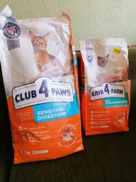 Сухий корм з куркою Club 4 Paws Клуб 4 Лапи для котів з чутливим травленням 2 кг (4820215368773) фото от покупателей 5