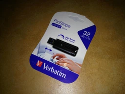 Флеш память USB Verbatim PinStripe 16GB USB 3.2 Gen1 Black (49316) фото от покупателей 3