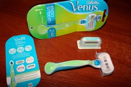 Станок для бритья женский (Бритва) Venus Extra Smooth Embrace c 2 сменными картриджами (7702018955497)