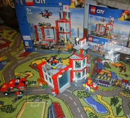 Конструктор LEGO City Пожарное депо 509 деталей (60215) фото от покупателей 13