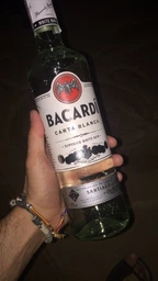 Ром Bacardi Carta Blanca от 6 месяцев выдержки 0.5 л 40% (5010677013918) фото от покупателей 11