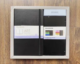 Подарочный набор Moleskine Art Скетчбук 13 х 21 см 104 страницы без линовки + 12 Цветных Акварельных Карандашей (8058647620404) фото от покупателей 9