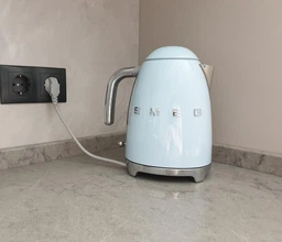 Электрочайник Smeg KLF03RDEU фото от покупателей 12