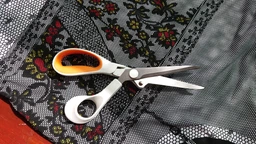 Ножницы Fiskars AMPLIFY 21 см