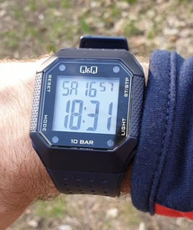 Мужские наручные часы с цифровой индикацией Q&Q M158J007Y Синие