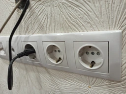Рамка Schneider Electric Sedna п'ятимісна горизонтальна біла SDN5800921 фото від покупців 1