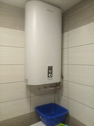 Водонагреватель WILLER Grand, 2,0 кВт, "сухой" ТЭН, 80 л, вертикальный, прямоугольный, зеленый (EV80DR) фото от покупателей 19
