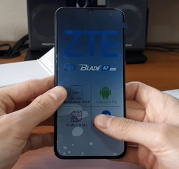 Мобільний телефон ZTE Blade A7 2/32GB Black фото від покупців 9