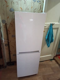 Холодильник с морозильной камерой Beko RCSA240K20W