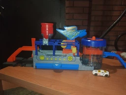 Игровой набор автотрек Hot Wheels Измени цвет Бешеная автомойка (08879616390889) (FTB66)