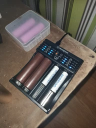 Зарядний пристрій Westinghouse WBC-011-CB для 4-х акумуляторів з функцією Power Bank (889554004821) фото від покупців 15