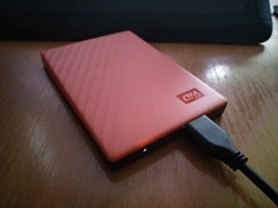 Зовнішній жорсткий диск (HDD) 2.5" USB 2.0TB WD My Passport (WDBYVG0020BRD-WESN) Red