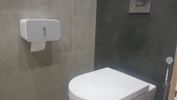 Держатель для туалетной бумаги клеящийся MBM HOME BP-15 WHITE/BLACK белый/черный фото от покупателей 1