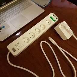 Сетевой фильтр APC Essential SurgeArrest 5 розеток + 2 USB White (PM5U-RS) фото от покупателей 7