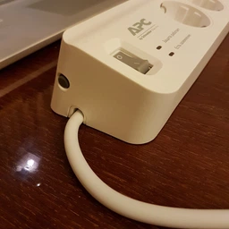 Сетевой фильтр APC Essential SurgeArrest 1 розетка White (PM1W-RS) фото от покупателей 5