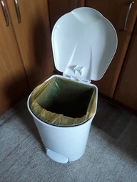 Відро для сміття Irak Plastik Bella з педаллю №3 30 л жовте (4837) фото від покупців 3