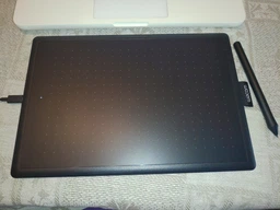 Графический планшет Wacom One by Medium Black (CTL-672-N) фото от покупателей 2