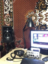 JBL LSR 305P MkII