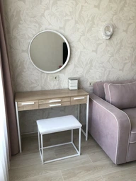 Туалетний столик з дзеркалом та банкеткою Fenster Візаві Білий ДСП дуб сонома фото від покупців 3