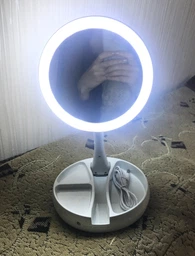 Кругле дзеркало для макіяжу з LED підсвічуванням настільне косметичний із збільшенням подвійне складне фото від покупців 2