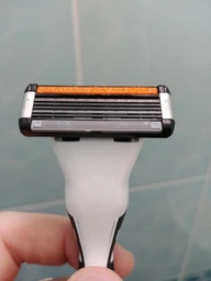 Бритва BIC Flex 5 Hybrid с 2 сменными кассетами (3086123534414) фото от покупателей 11