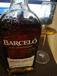 Ром Ron Barcelo Gran Anejo 5 лет выдержки 0.05 л 37.5% (4820135490325)