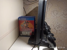 Мультифункціональна вертикальна підставка DOBE для Sony PlayStation PS4 PRO / PS4 Slim / PS4 Fat з охолоджувальними кулерами / зарядна станція для двох геймпадів DualShock 4 з LED підсвічуванням / підставка під 10 дисків фото від покупців 3