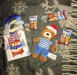 Подарочный набор с мягкой игрушкой Барни Бисквит Мишка с шоколадной начинкой 90 г (7622201453466) фото от покупателей 8