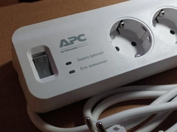 Сетевой фильтр APC Essential SurgeArrest 5 розеток + 2 USB White (PM5U-RS) фото от покупателей 2