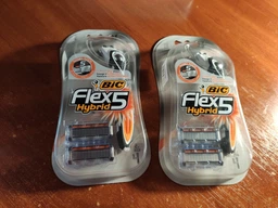 Бритва BIC Flex 5 Hybrid с 2 сменными кассетами (3086123534414) фото от покупателей 5