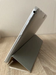 Обложка-подставка Hoozo универсальная для планшетов с диагональю 9.6" Gold фото от покупателей 1