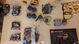 Конструктор LEGO Technic 4x4 X-Treme Off-Roader (42099) [159360] фото от покупателей 7