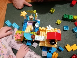 Конструктор LEGO DUPLO Велика коробка з кубиками 85 деталей (10914) фото от покупателей 9