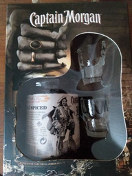 Ромовий напій Captain Morgan Spiced Black 0.7 л 40% + 2 чарки (4820178650533) фото від покупців 3