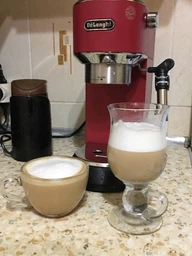 Кавоварка еспресо Delonghi EC 685.BK