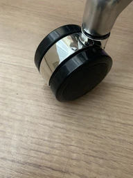 Офисное эргономичное кресло GT Racer X-807 Leather Black (P-02) фото от покупателей 1
