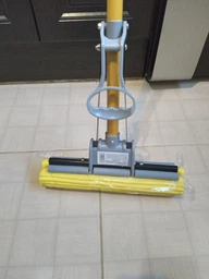 Швабра с отжимом Мій Дім Soft с мягкой губкой Серо-желтая (SMD09922/Grey) фото от покупателей 8