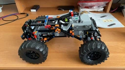 Конструктор LEGO Technic 4x4 X-Treme Off-Roader (42099) [159360] фото от покупателей 2