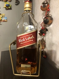 Виски Johnnie Walker Red Label выдержка 4 года 3 л 40% в подарочной упаковке (5000267129785) фото от покупателей 1