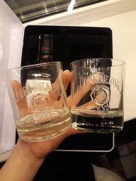 Виски Jim Beam White 4 года выдержки 0.7 л 40% + 2 бокала в железной коробке (5060045588715) фото от покупателей 9