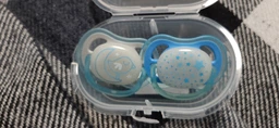 Пустышка Philips AVENT Ultra Air Ночная 6-18 мес для мальчиков / нейтральная 2 шт (SCF376/21) фото от покупателей 1
