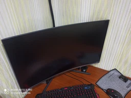Mонитор 32" Samsung Curved U32R590CWI (LU32R590CWIXCI) фото от покупателей 3