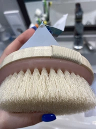 Щітка для сухого масажу EcoTools "Dry Body Brush" бамбукова ручка із синтетичним ворсом / щетиною середньої жорсткості для лімфодренажу тіла від целюліту (1 шт.) фото від покупців 4