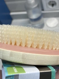 Щітка для сухого масажу EcoTools "Dry Body Brush" бамбукова ручка із синтетичним ворсом / щетиною середньої жорсткості для лімфодренажу тіла від целюліту (1 шт.)