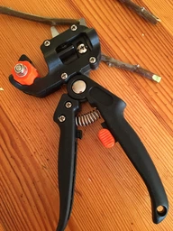 Прищепний секатор для щеплення в футлярі Professional Grafting Tool з 3 ножами і ключем з викруткою + прищеплювальна стрічка (прозора, ширина 3 см, довжина 100 м) фото від покупців 1