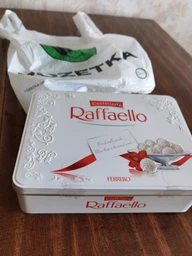 Конфеты Raffaello 300 г (5413548040875) фото от покупателей 3