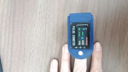 Пульсоксиметр на палець пульсометр оксиметр апарат прилад для вимірювання виміру сатурації кисню в крові AB88 (ab-8812)