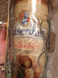 Подарунковий набір пиво Kaiserdom Kellerbier Krugset напівтемне нефільтроване 4.7% 1 л + кухоль 1 л (4004591137554) фото від покупців 5